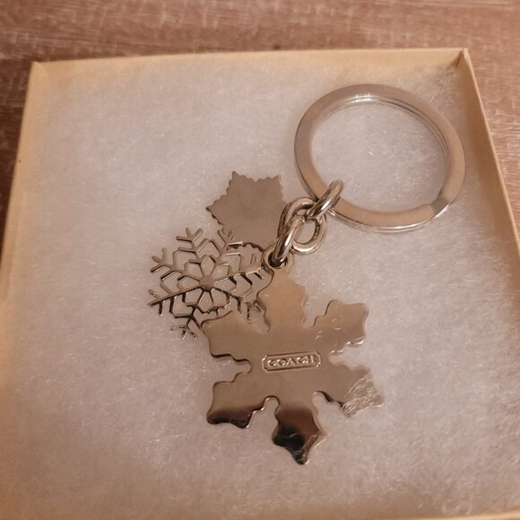 COACH-White/Silver Snowflake Keychain. Brand new. Gift box included - Picture 5 of 7